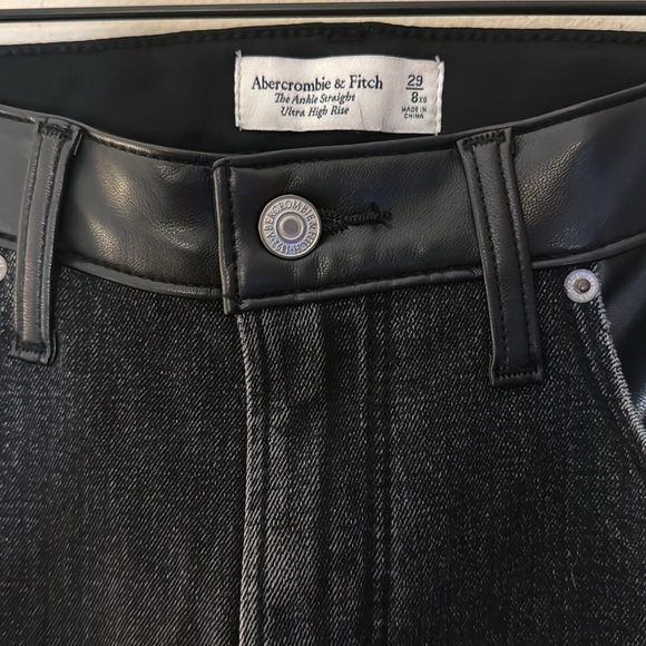 Abercrombie & Fitch Mixed Fabric Curve Love Ultra High Rise Ankle Straight Jean - Picture 7 of 8